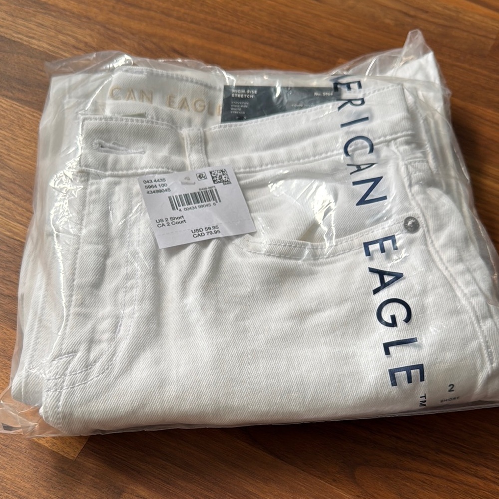 American Eagle Stovepipe High-Rise White Jeans - New with tags